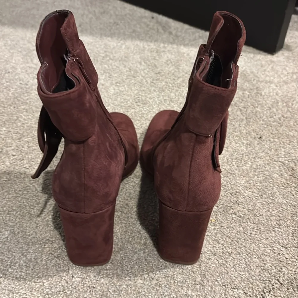 Naturalizer suede bootie with heel 8.5 M, excellent condition, burgundy - Picture 4 of 7